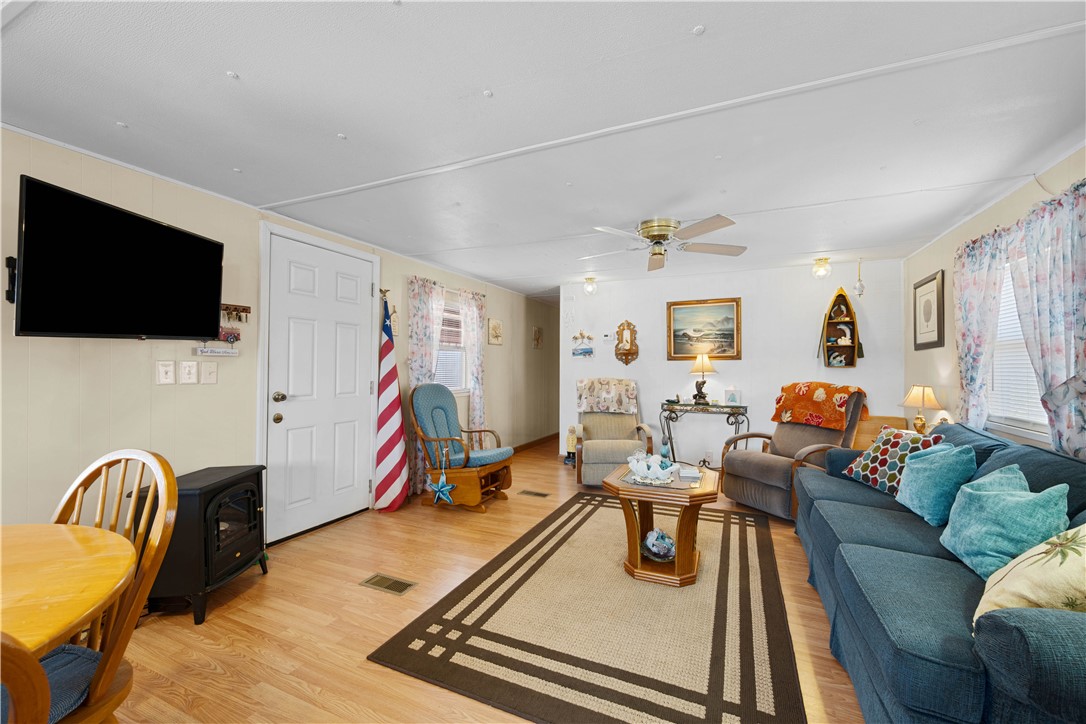 166 Morrow St Property Photo 2