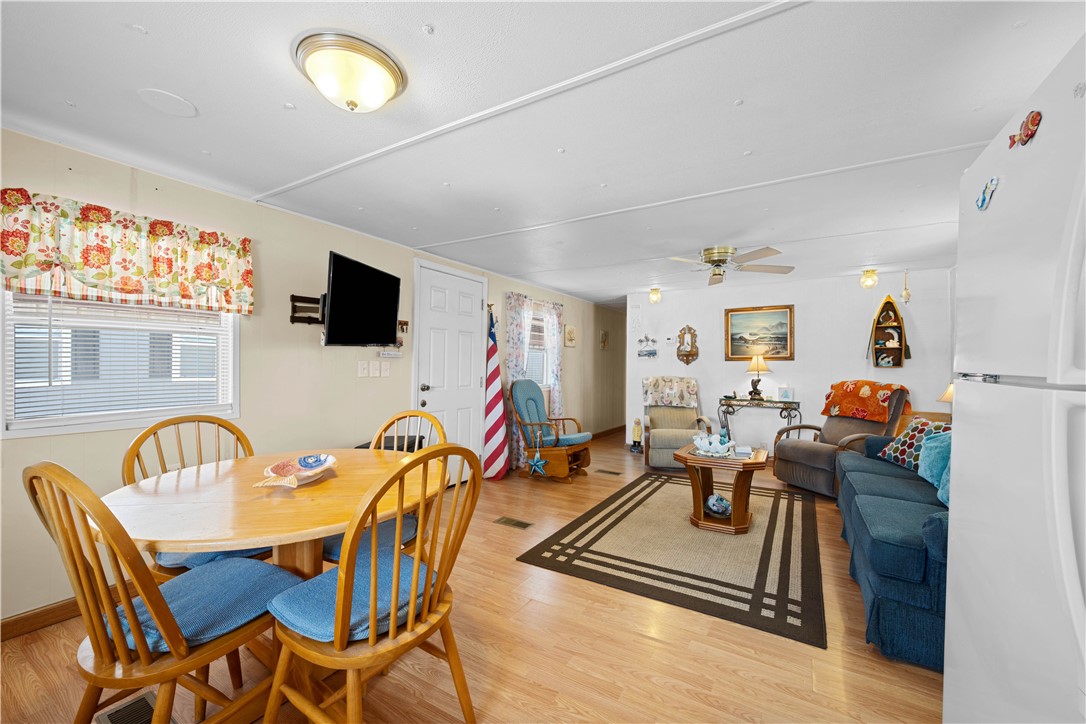 166 Morrow St Property Photo 4