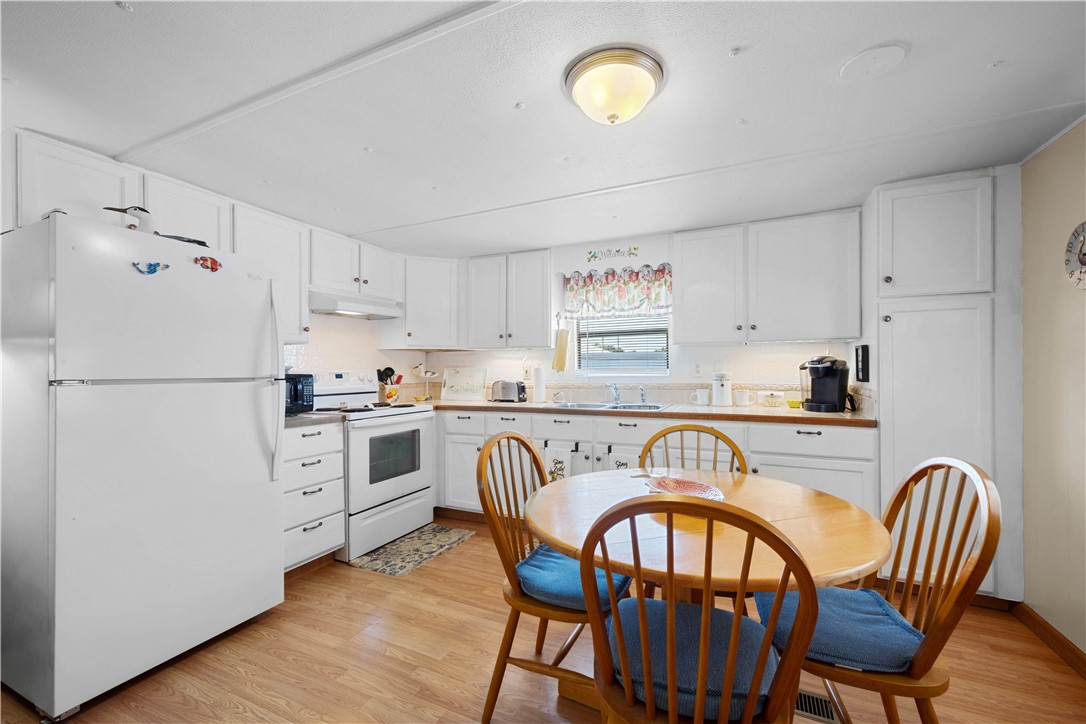 166 Morrow St Property Photo 6