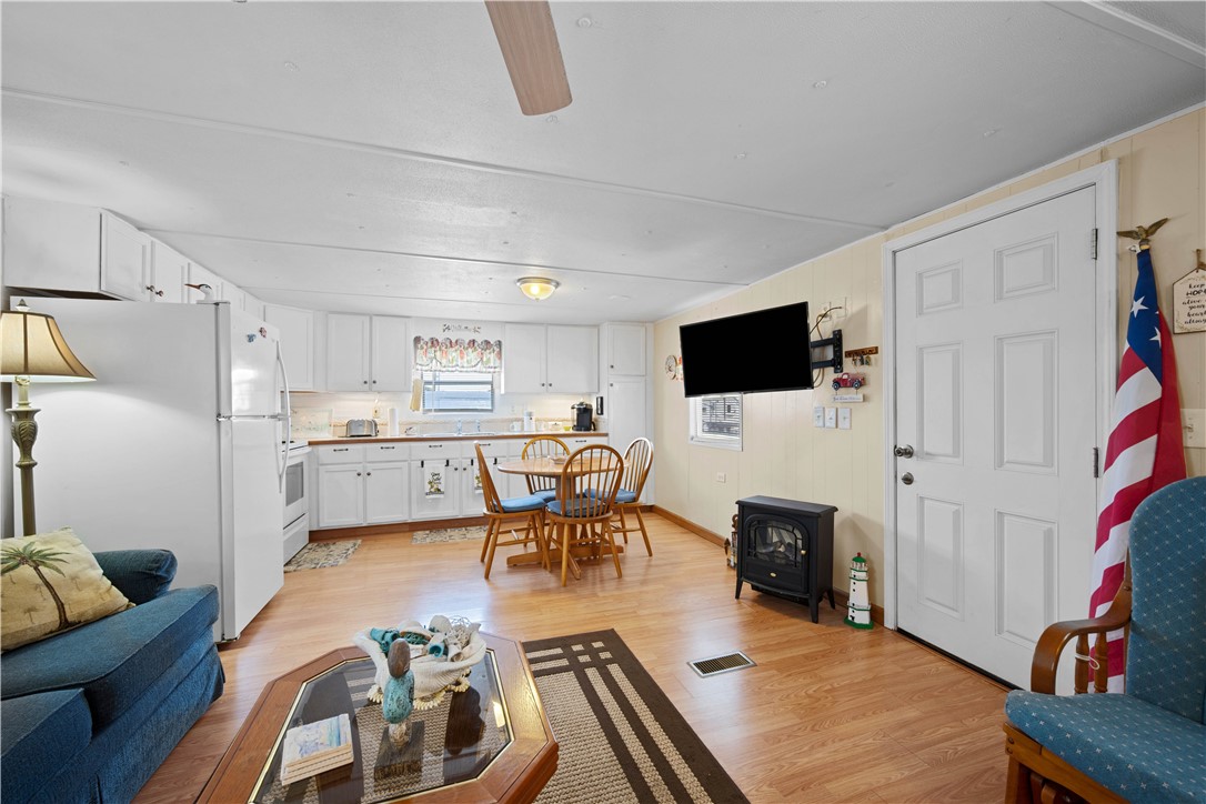 166 Morrow St Property Photo 9