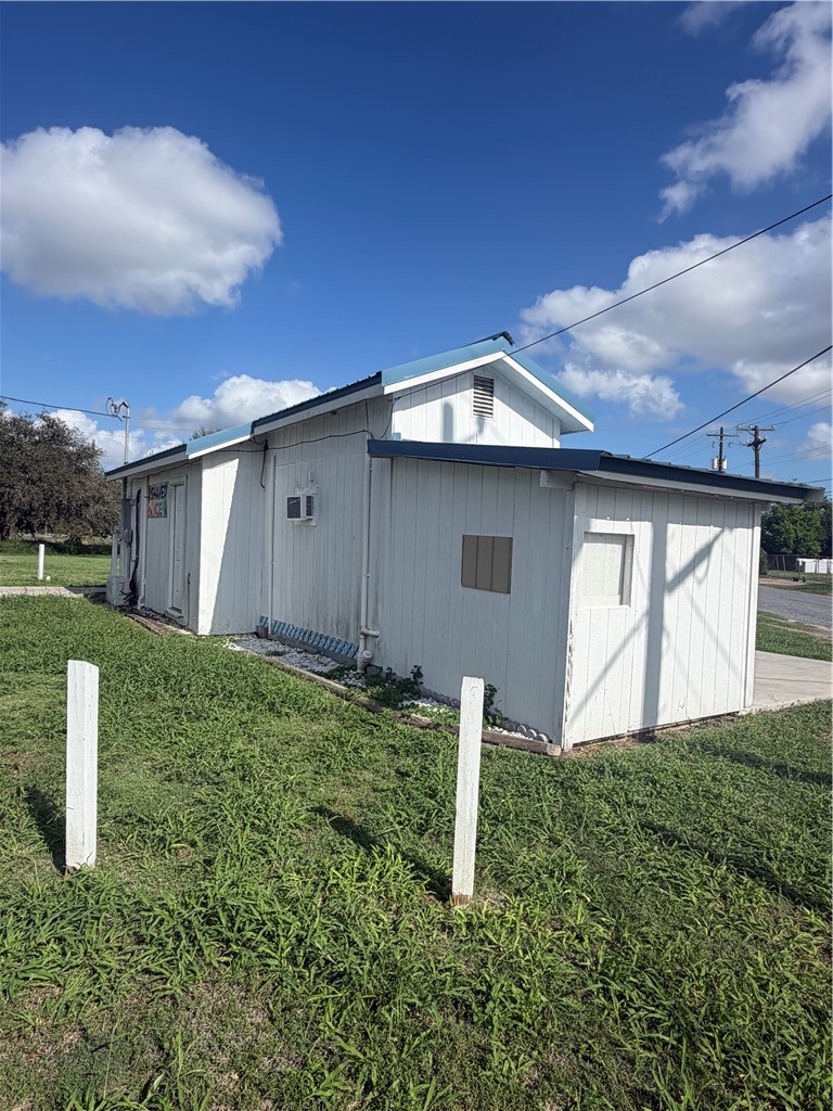 100 E Huisache St Property Photo 2