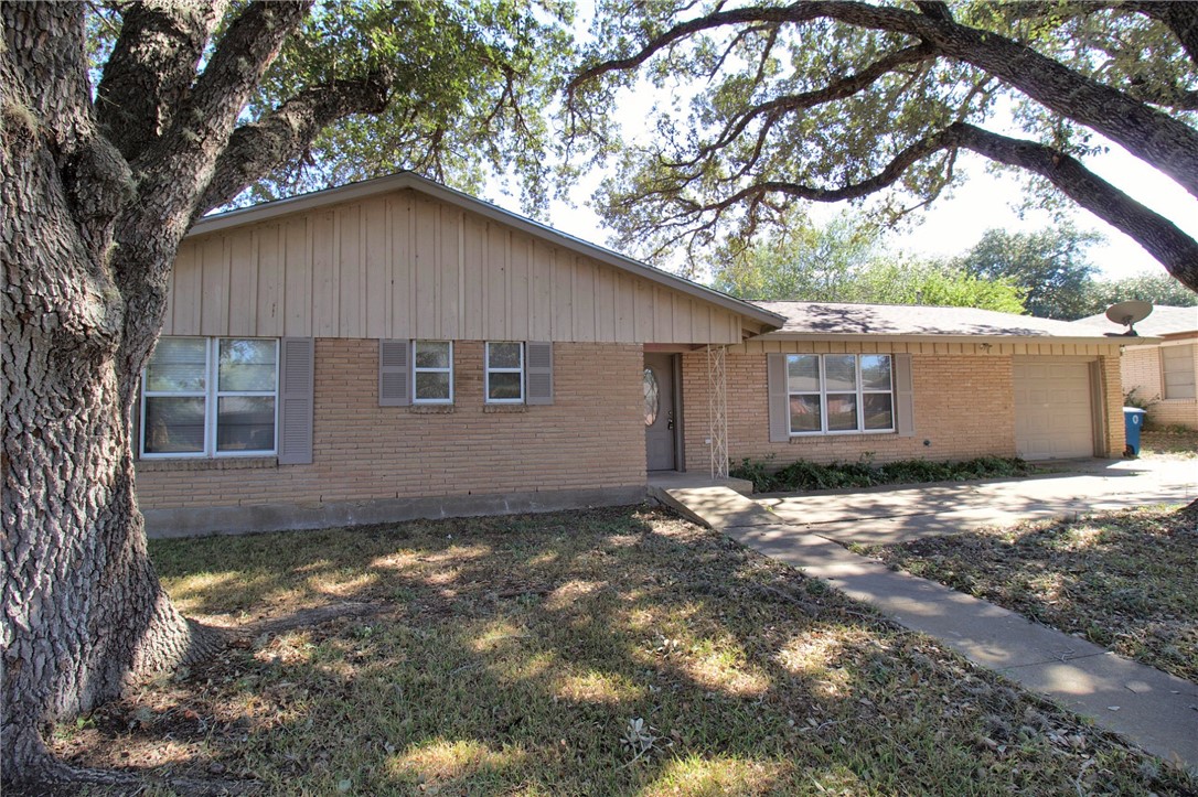 1410 Oriole Property Photo 1