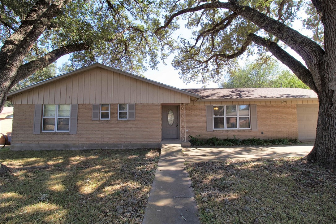 1410 Oriole Property Photo 2