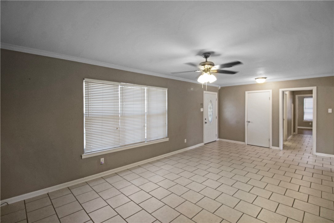 1410 Oriole Property Photo 3