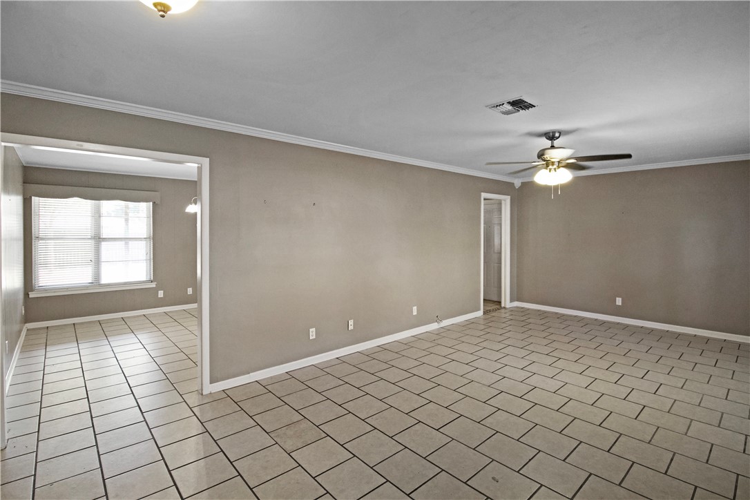 1410 Oriole Property Photo 4