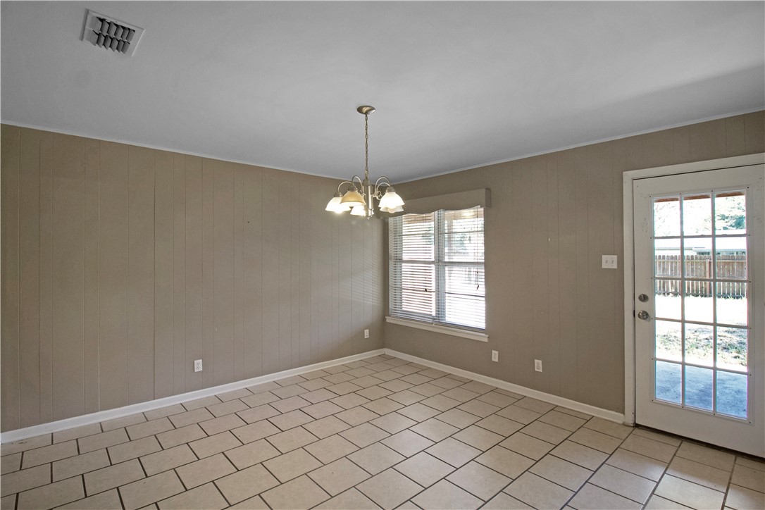1410 Oriole Property Photo 5