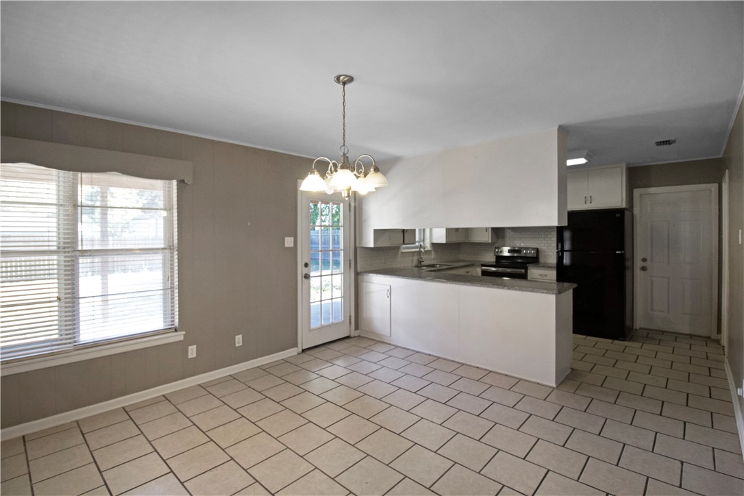 1410 Oriole Property Photo 6
