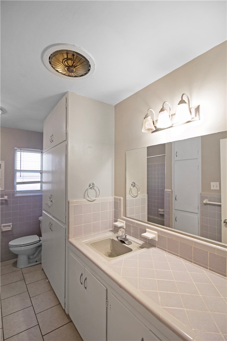 1410 Oriole Property Photo 8