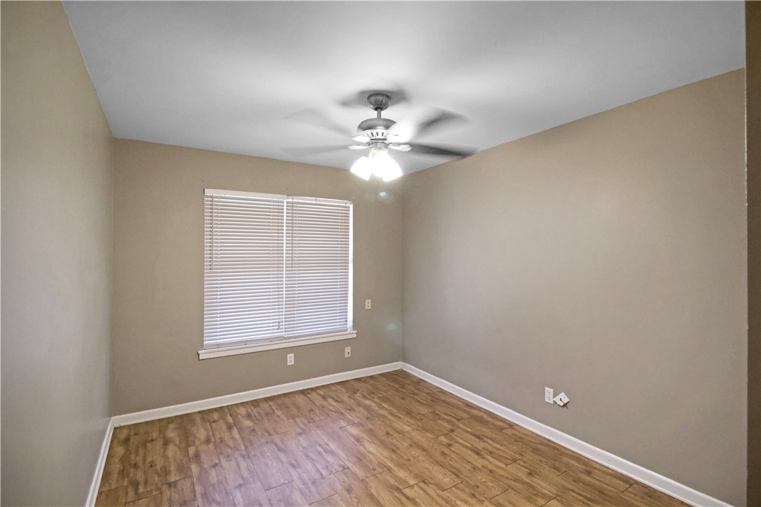 1410 Oriole Property Photo 10