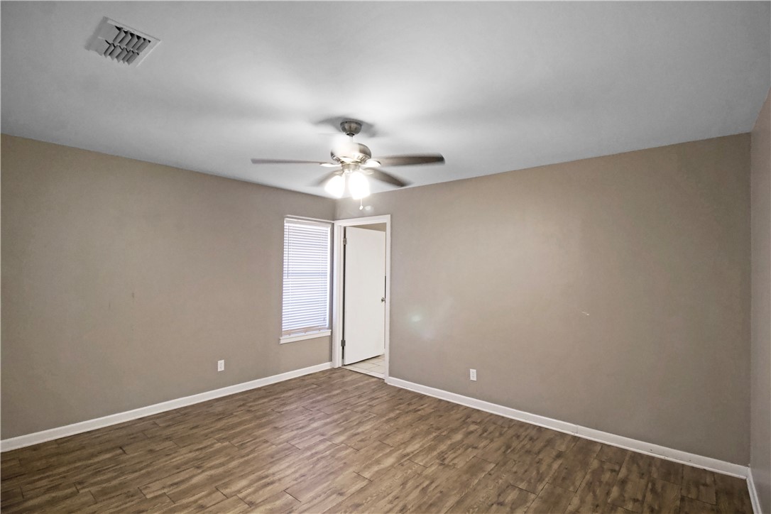 1410 Oriole Property Photo 12