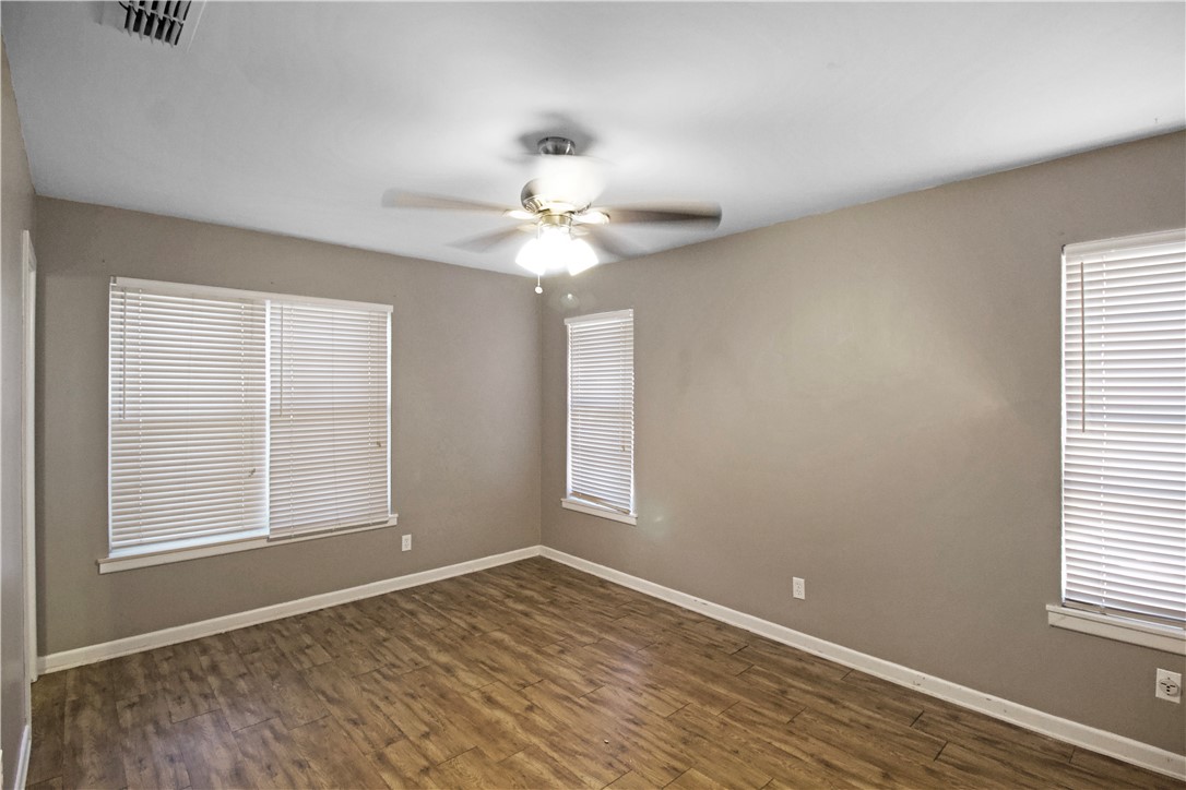 1410 Oriole Property Photo 17