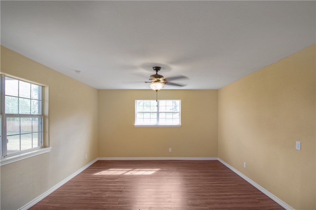 305 W Youst St Property Photo 3