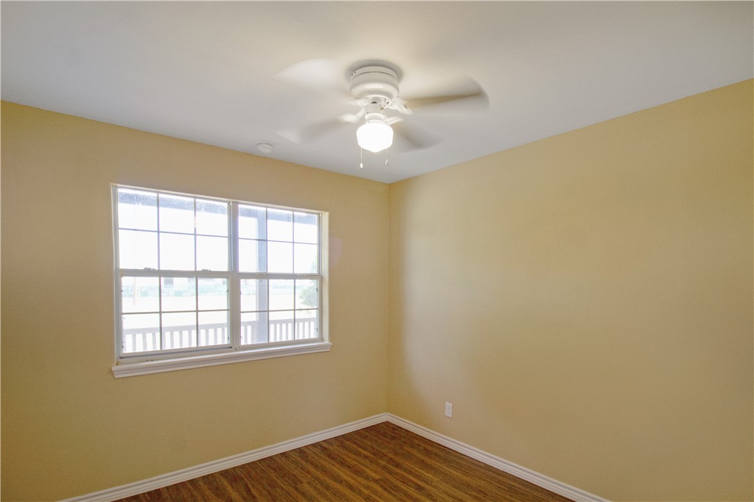 305 W Youst St Property Photo 4