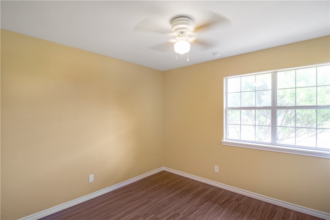 305 W Youst St Property Photo 5