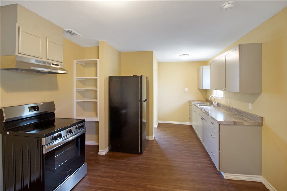 305 W Youst St Property Photo 12
