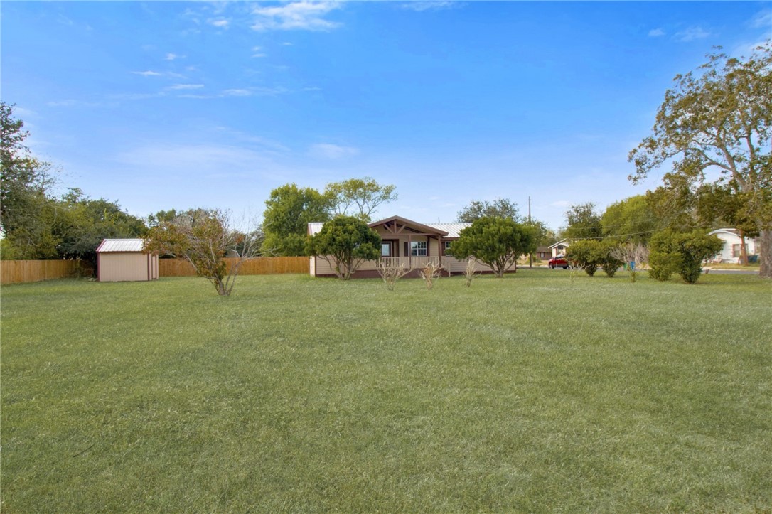 305 W Youst St Property Photo 15
