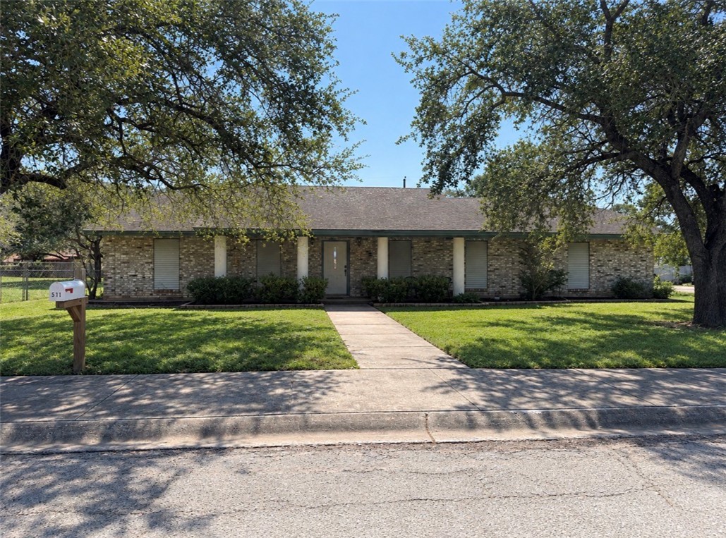 511 W Panpama Dr Property Photo 1