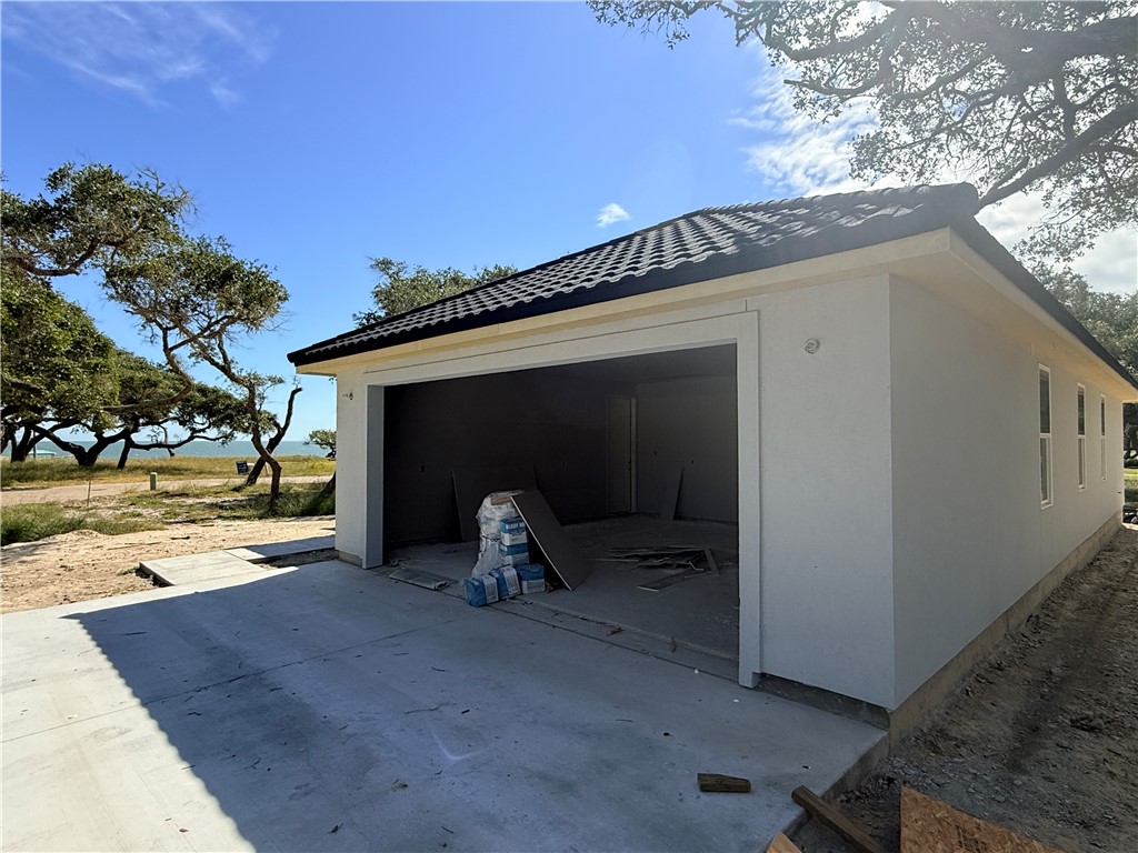 2106 Royal Oaks Property Photo 1