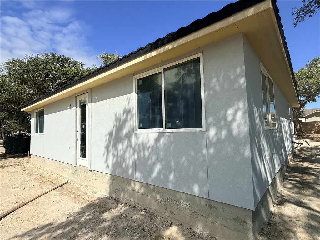 2106 Royal Oaks Property Photo 2