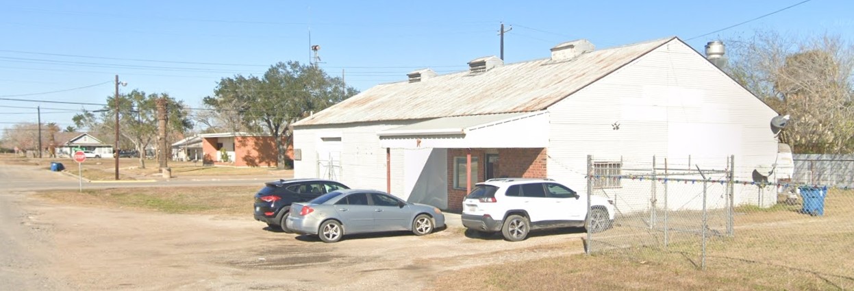 300 E Market St Property Photo 1