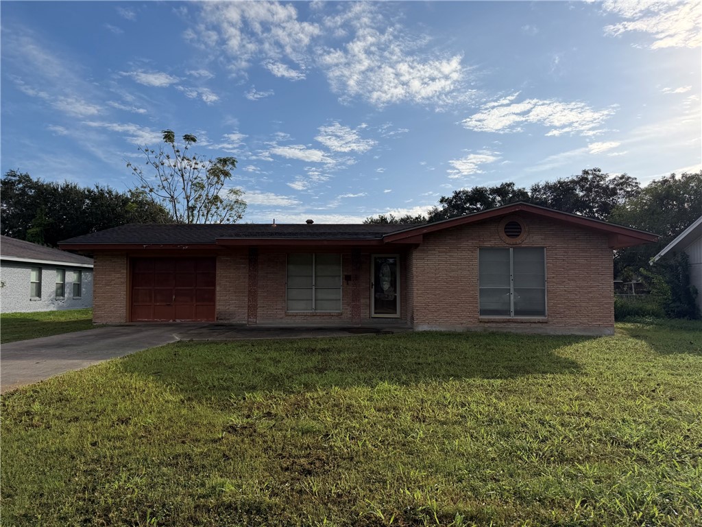 904 Highland Ave Property Photo 1
