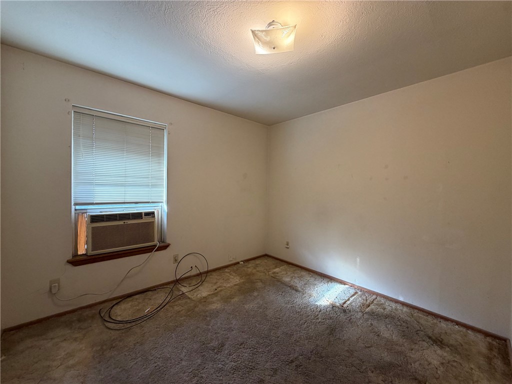 904 Highland Ave Property Photo 7