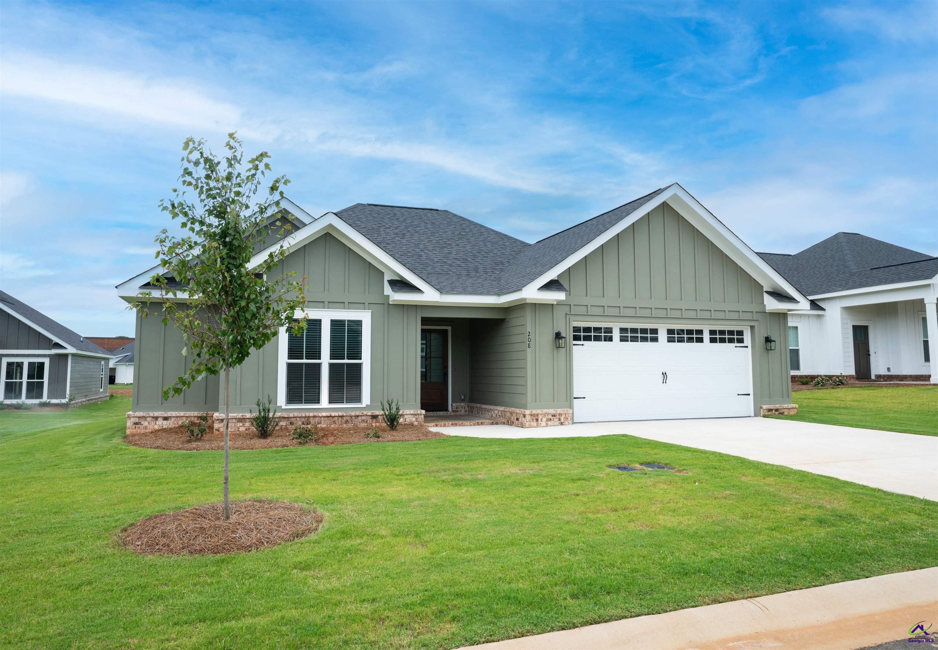 208 Saraland Trail Property Photo 3