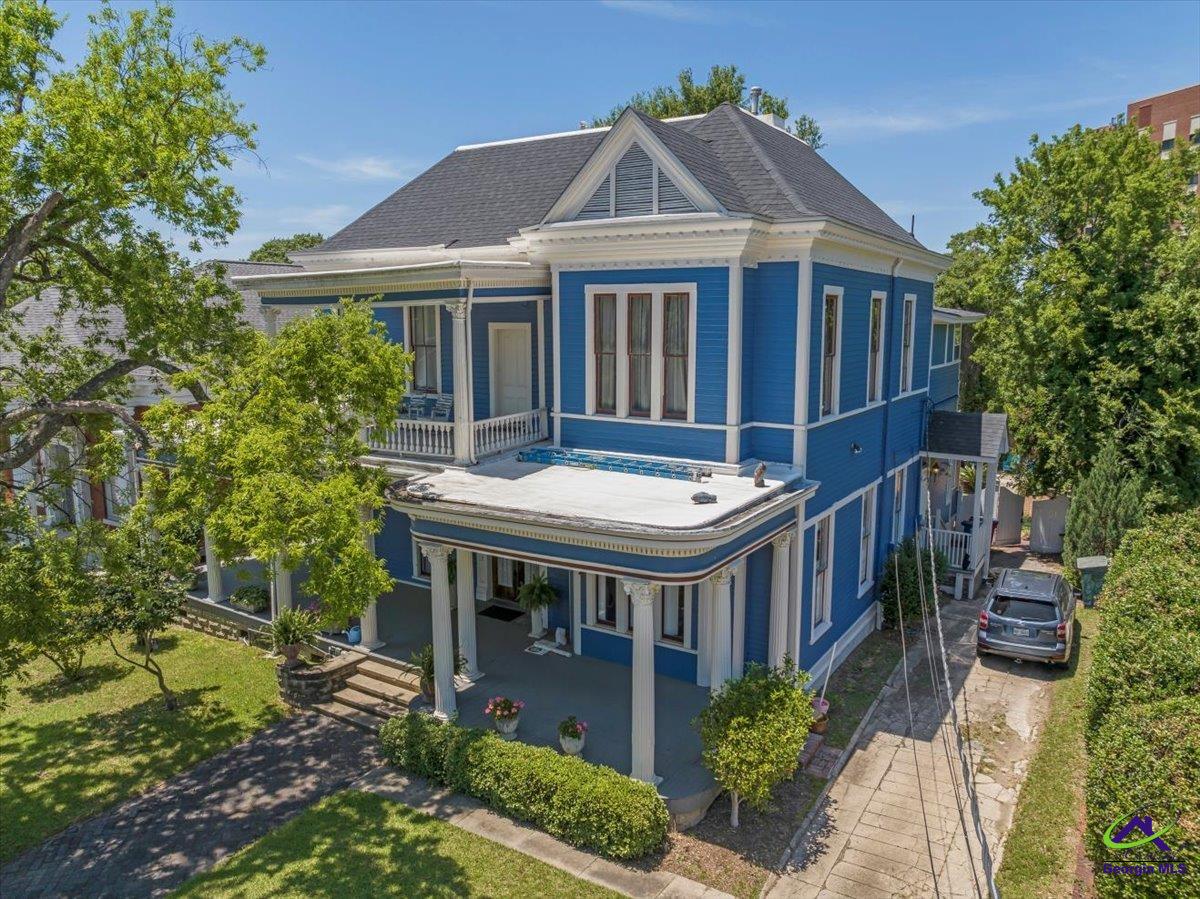 781 College St Property Photo 1