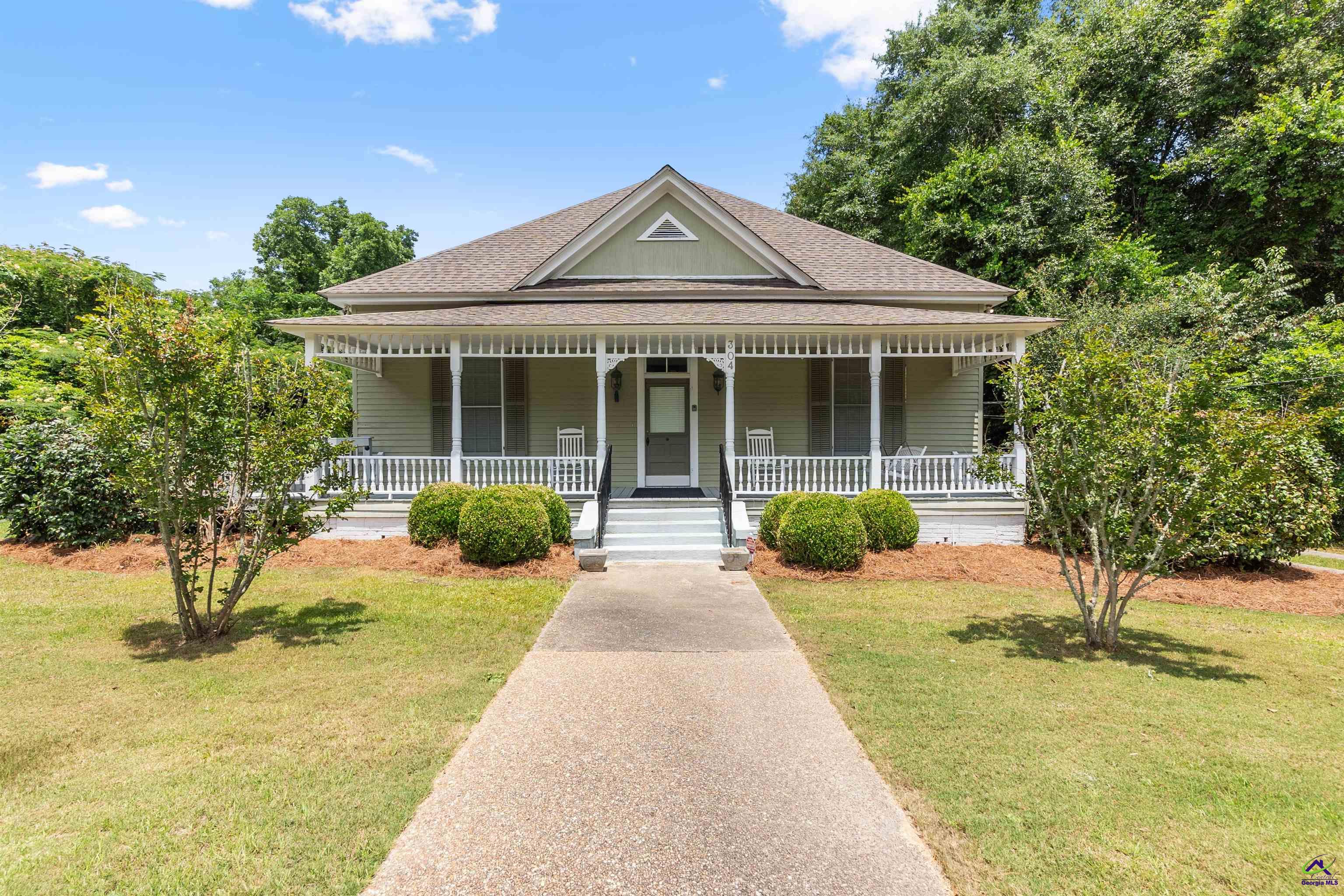 304 Baker Street Property Photo