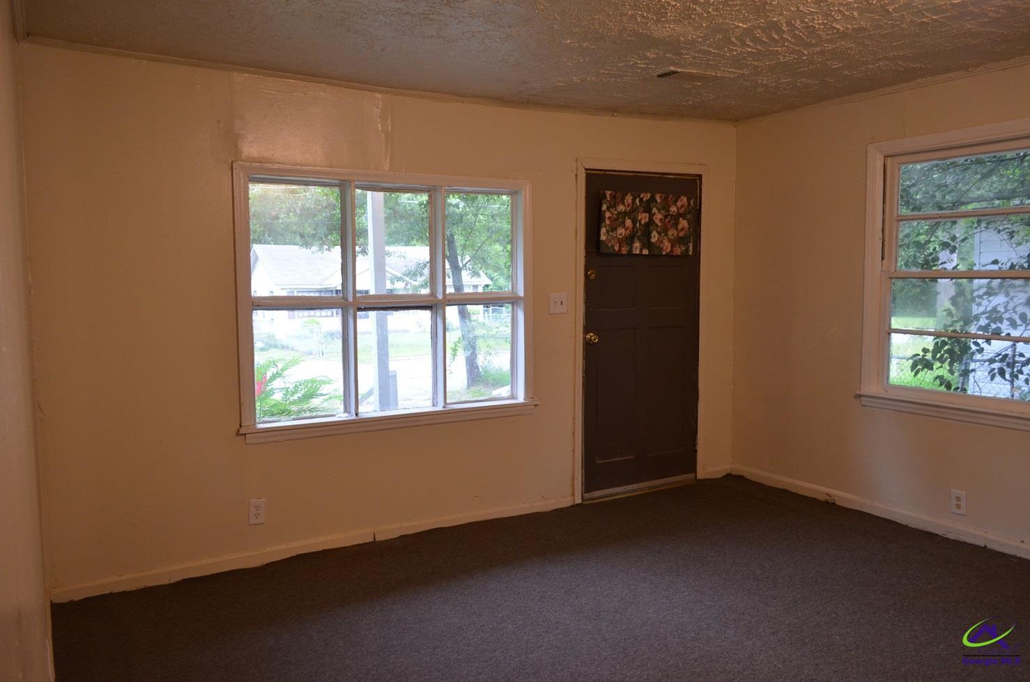 1546 Dexter Avenue Property Photo 3