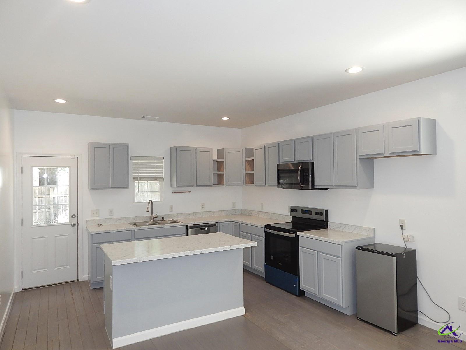 202 Barron Street Property Photo 7