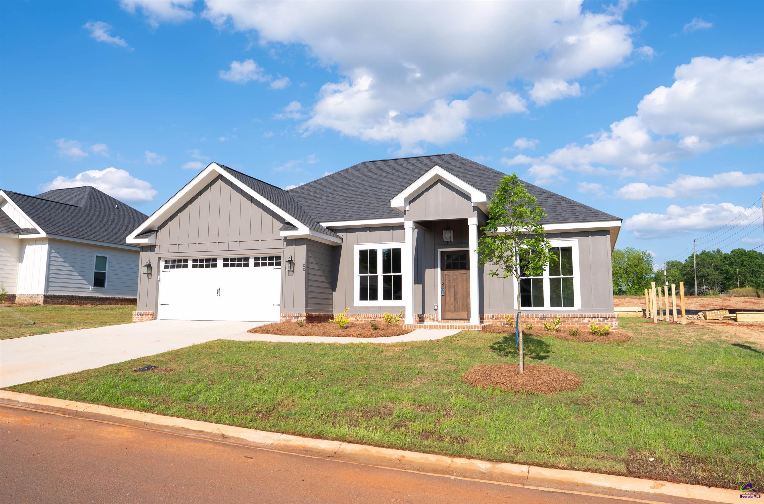 100 Saraland Trail Property Photo 1