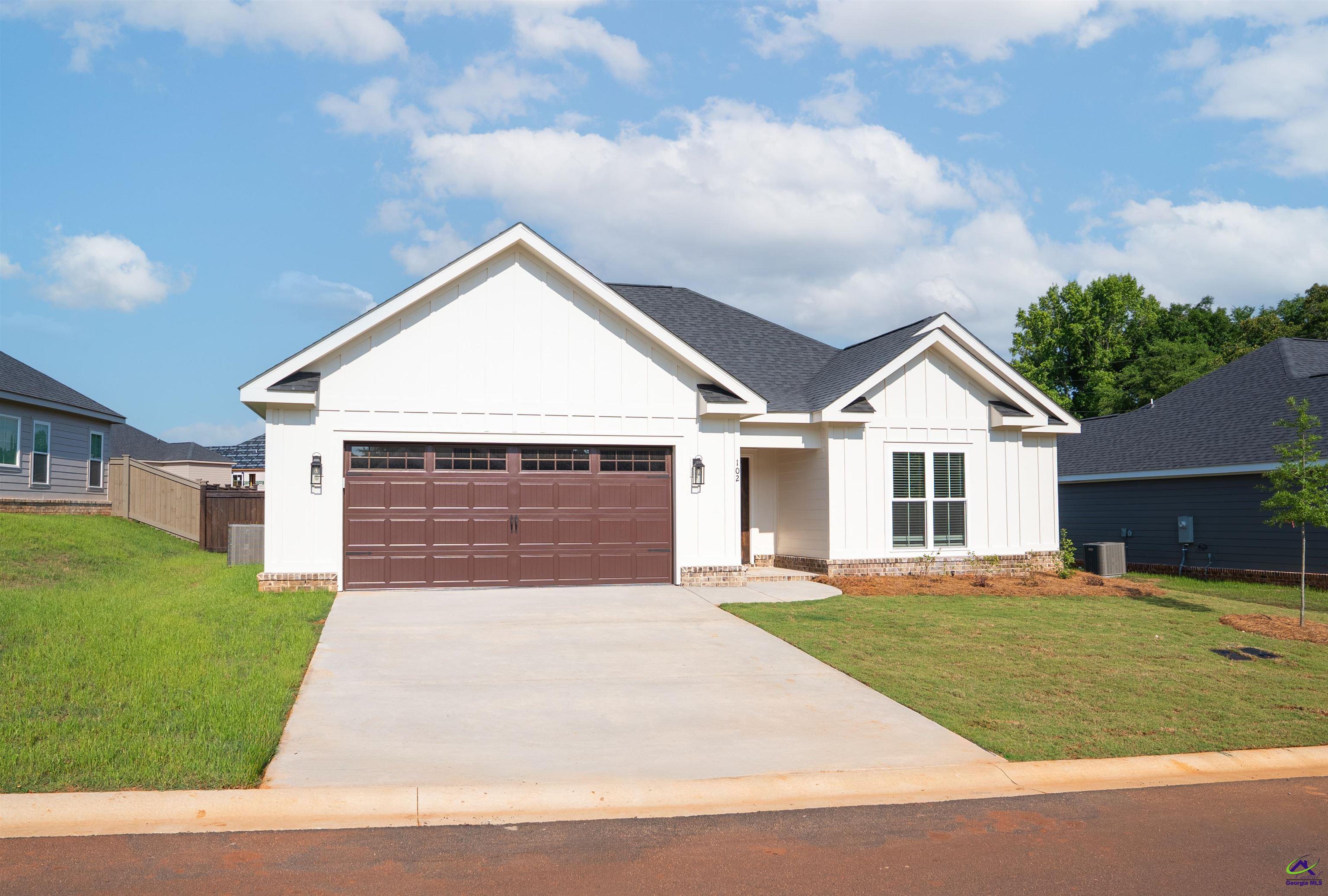 102 Saraland Trail Property Photo 1