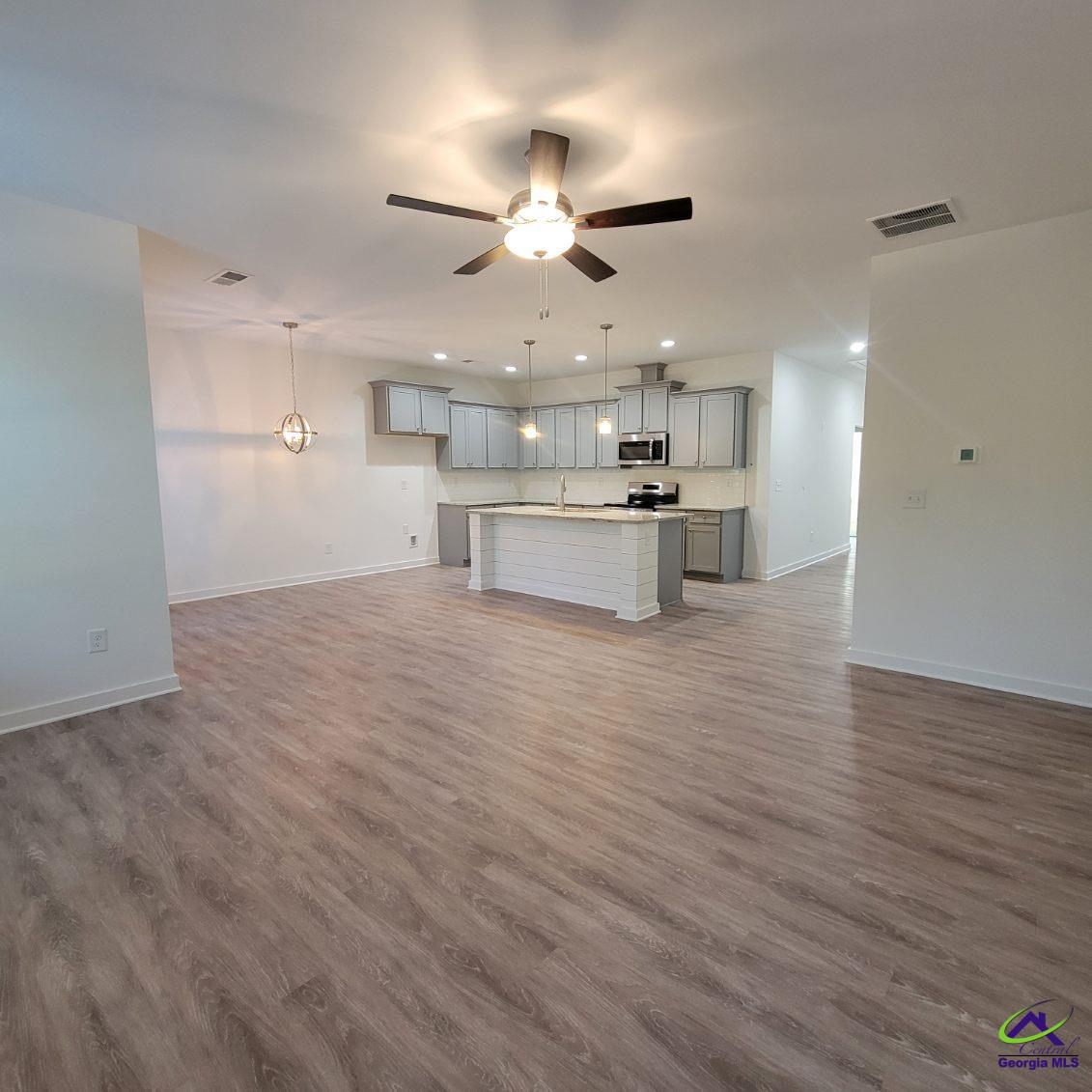 106 Breakwater Way Property Photo 4