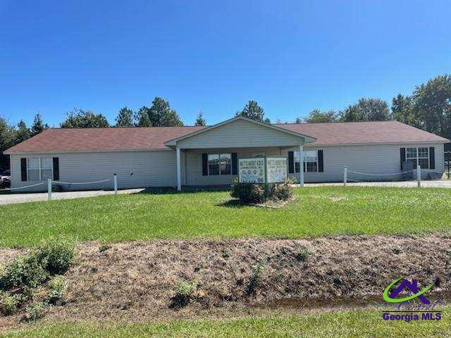 2126 Railroad Street Property Photo