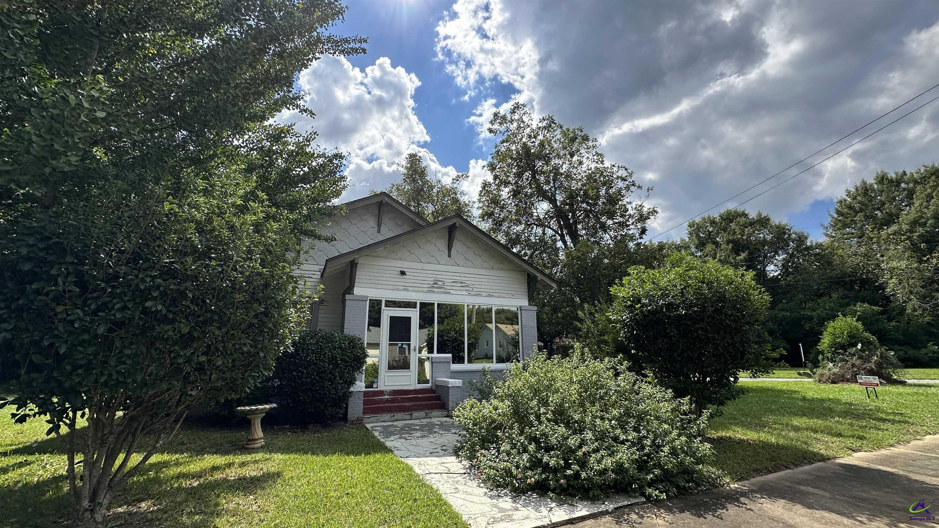 400 Troutman Avenue Property Photo