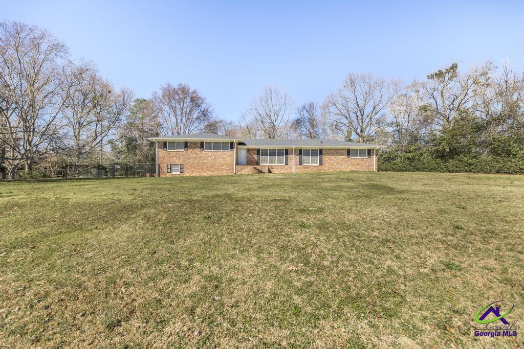 6417 Grantham Drive Property Photo 2