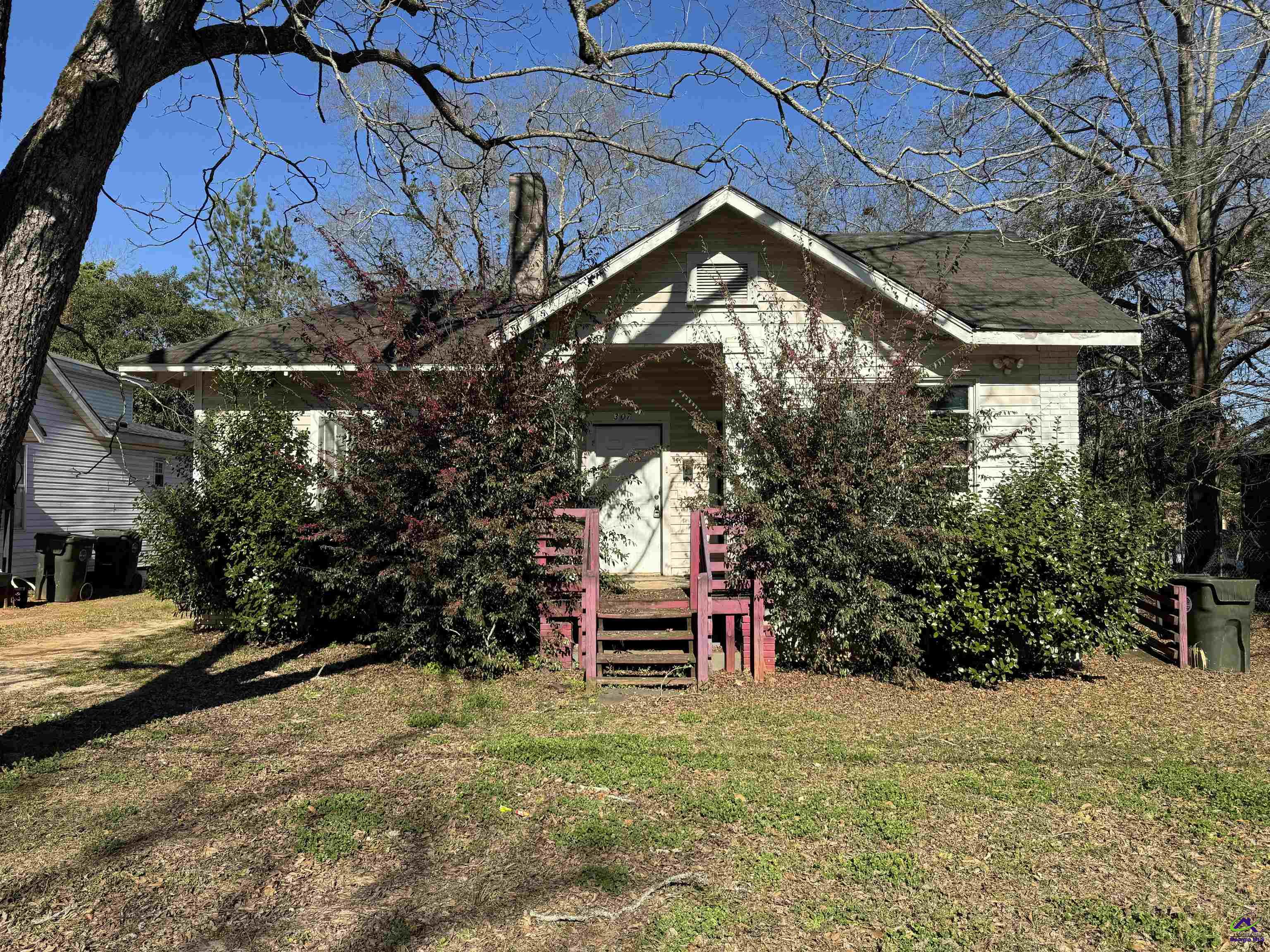307 Oak Street Property Photo