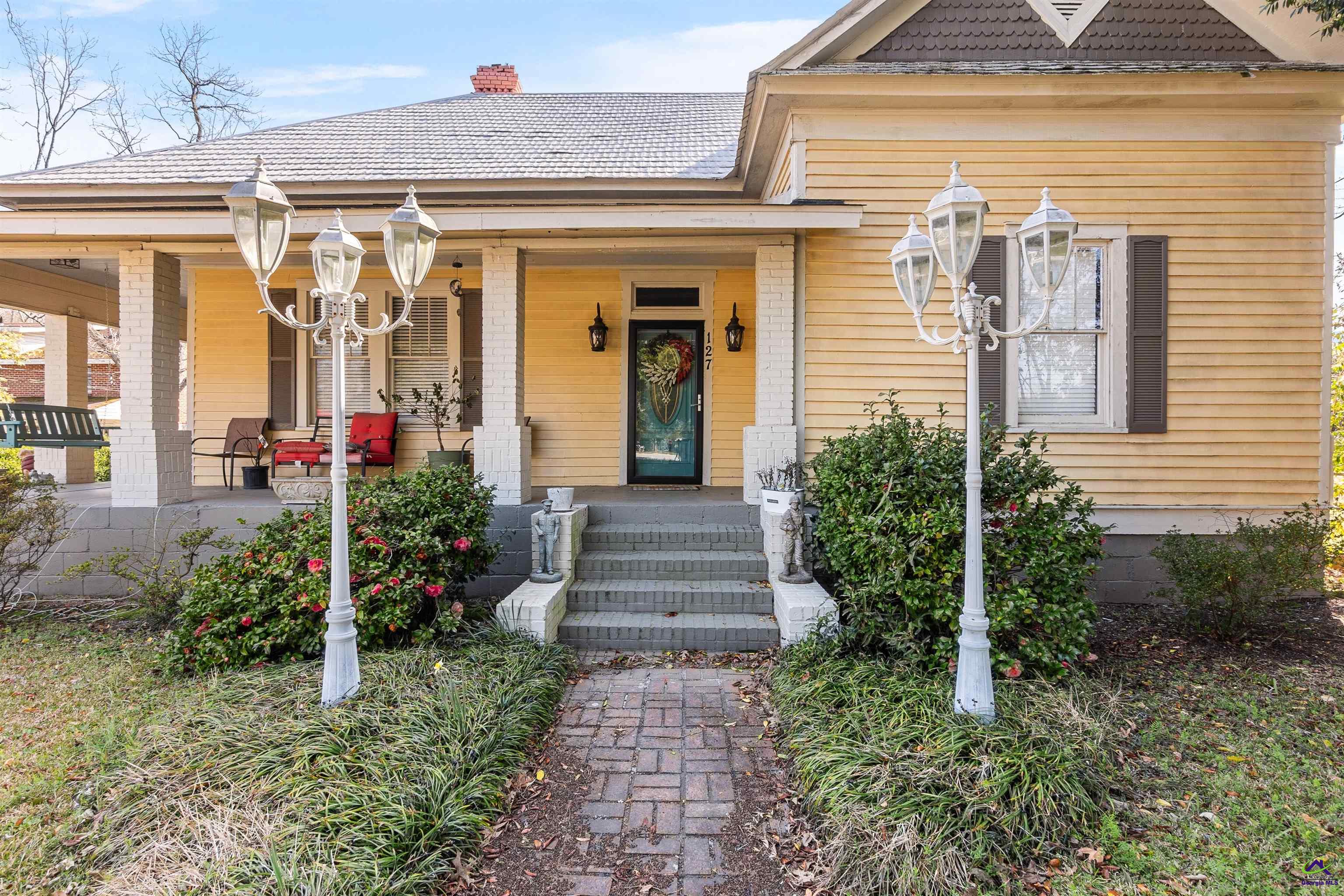 127 W Crusselle Street Property Photo