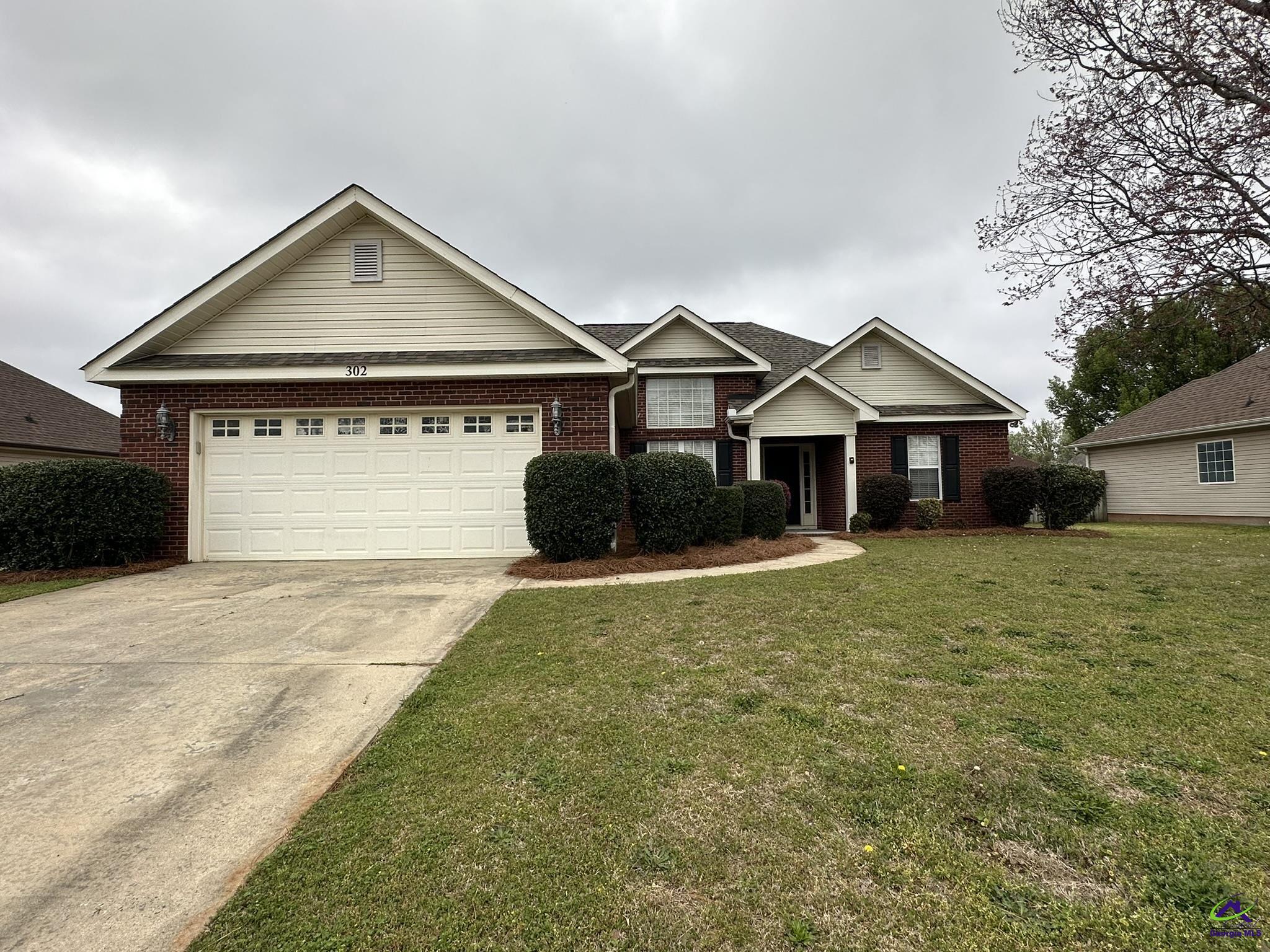 302 Cottonwood Lane Property Photo 1