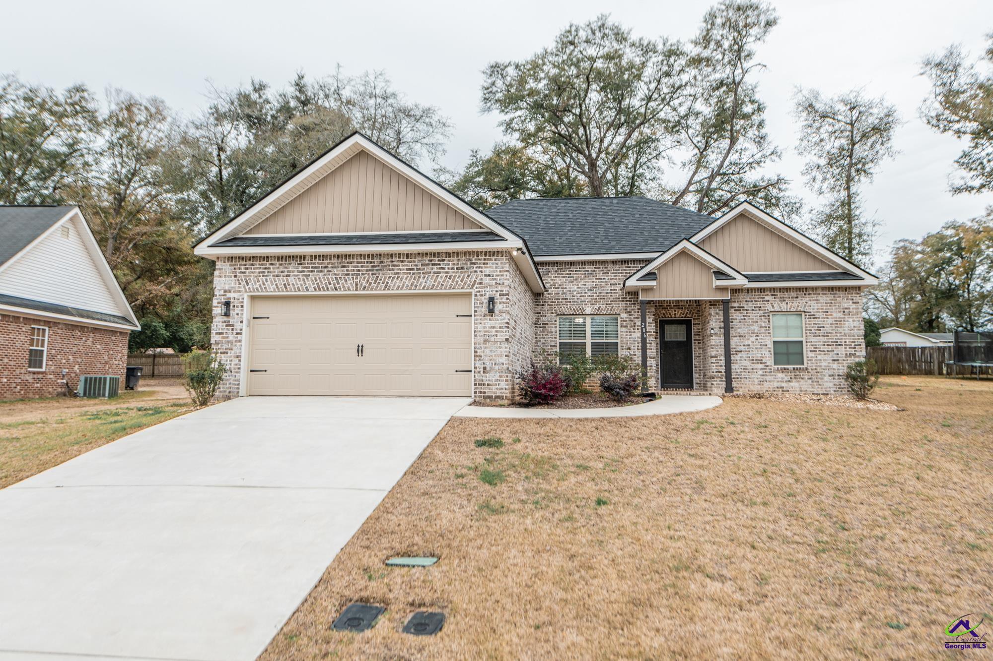 206 Hill Lane Property Photo
