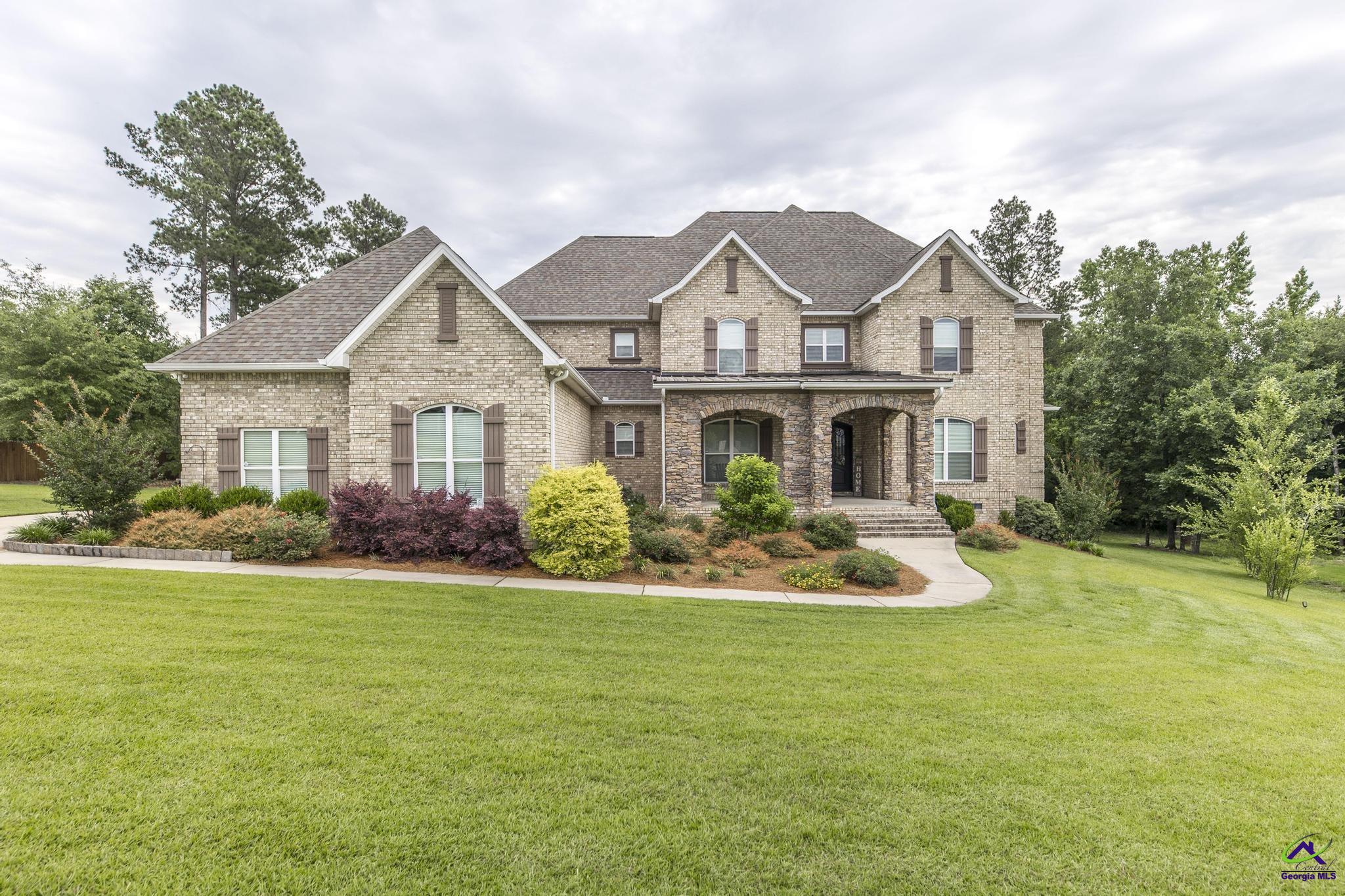 223 Yale Circle Property Photo 1