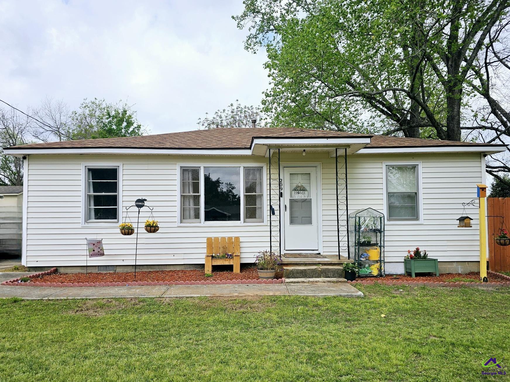 209 Elizabeth Drive Property Photo
