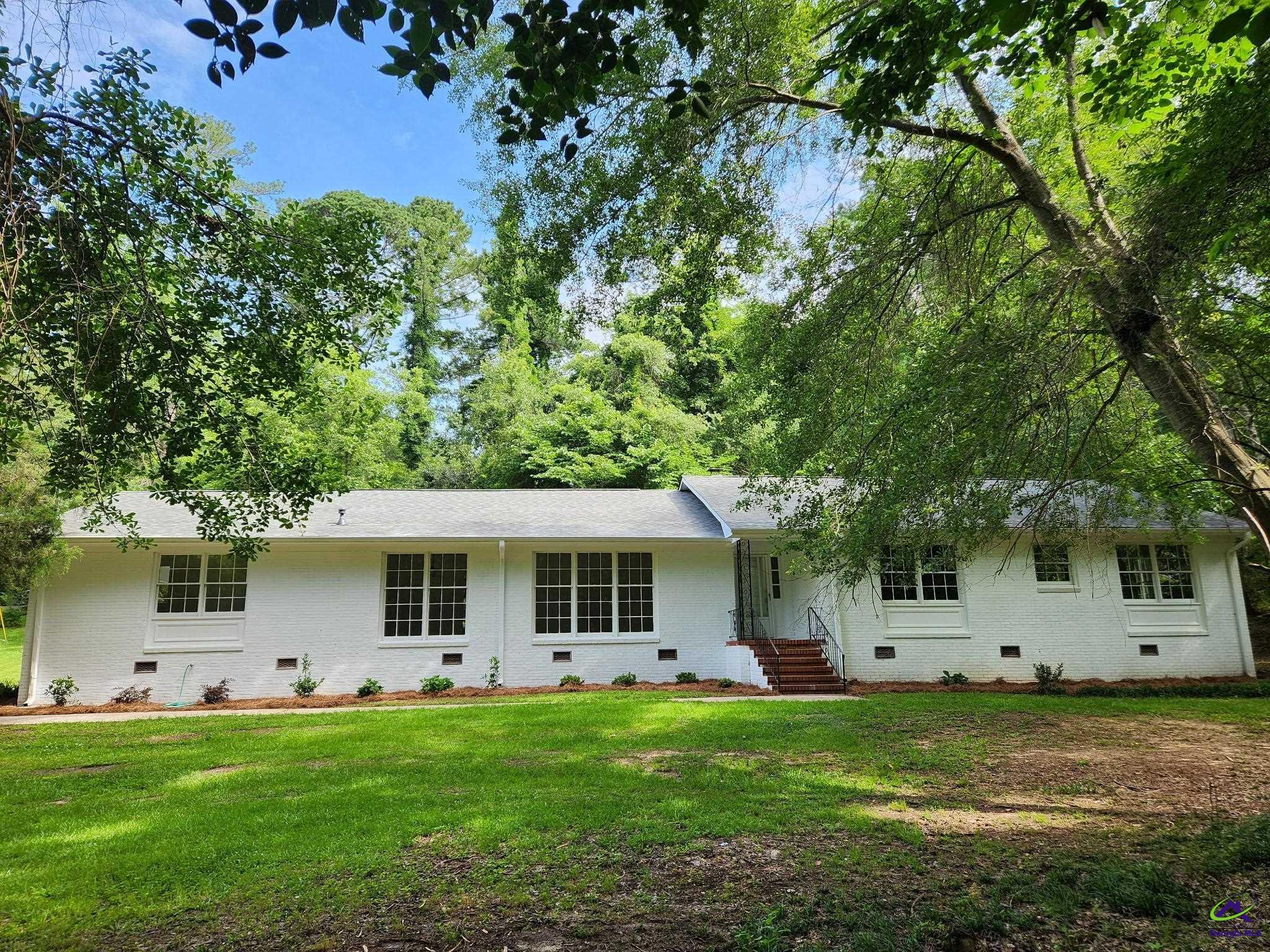 131 Crestwood Drive Property Photo 1