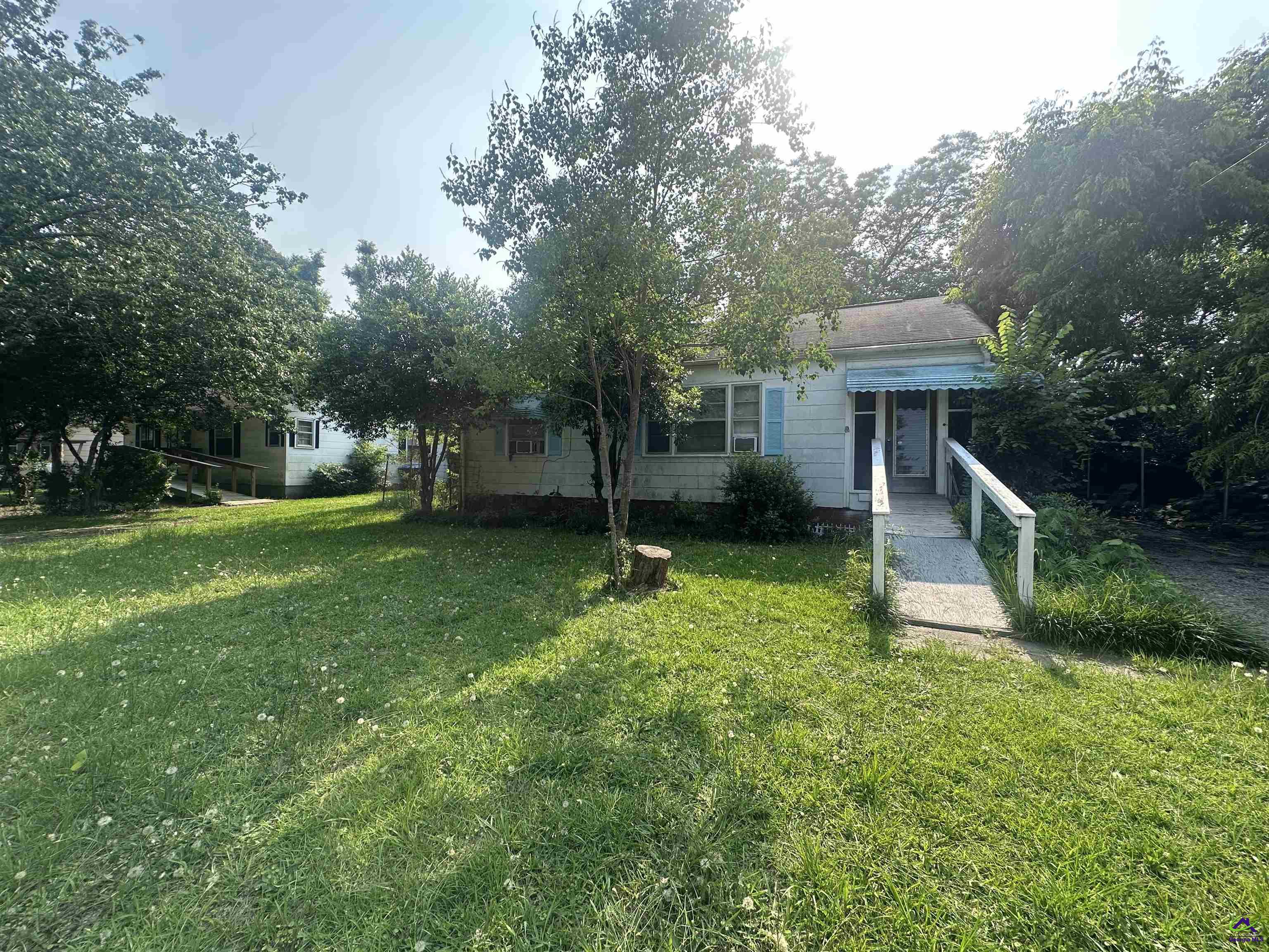 715 Miller Drive Property Photo 1