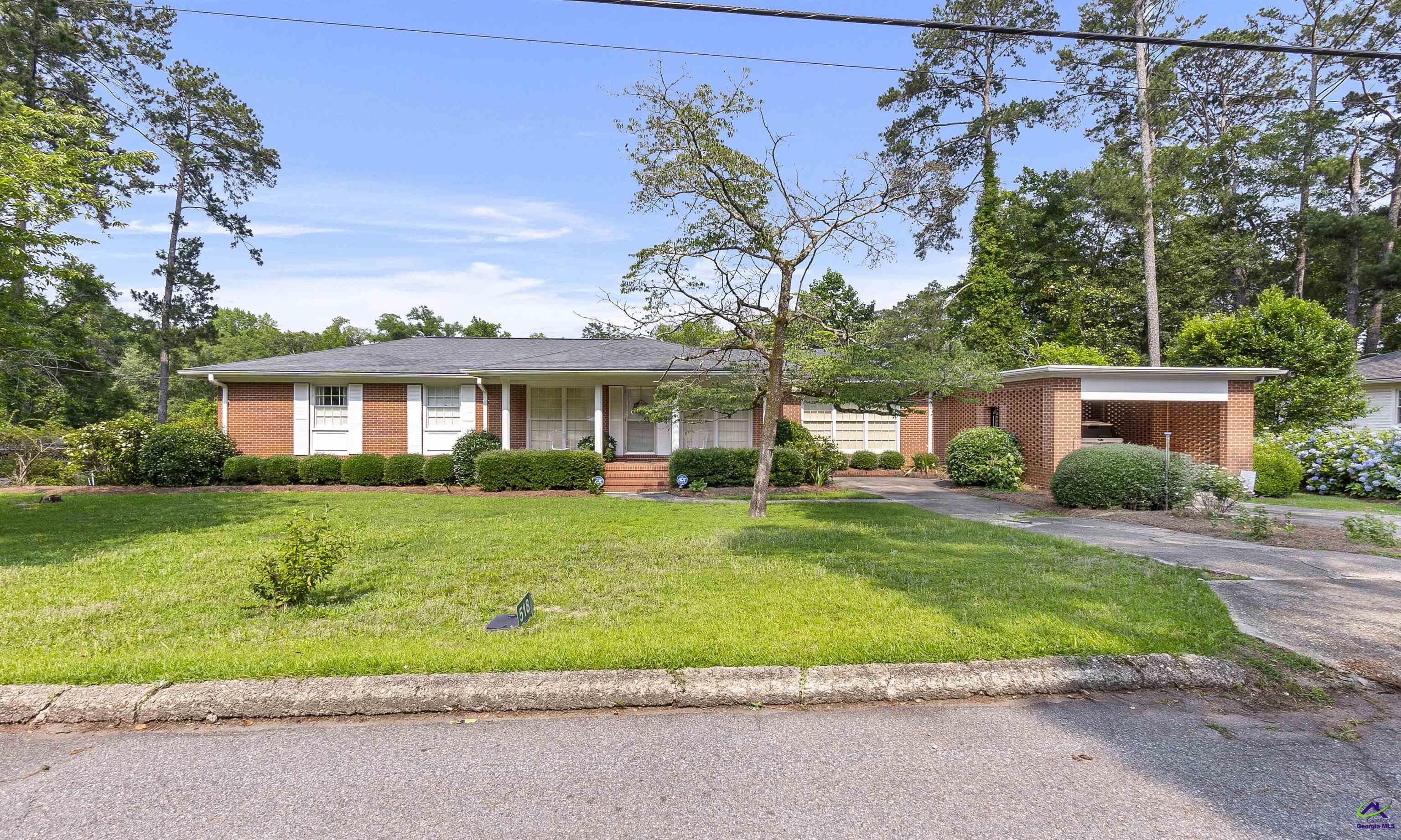 518 College Street Property Photo 1