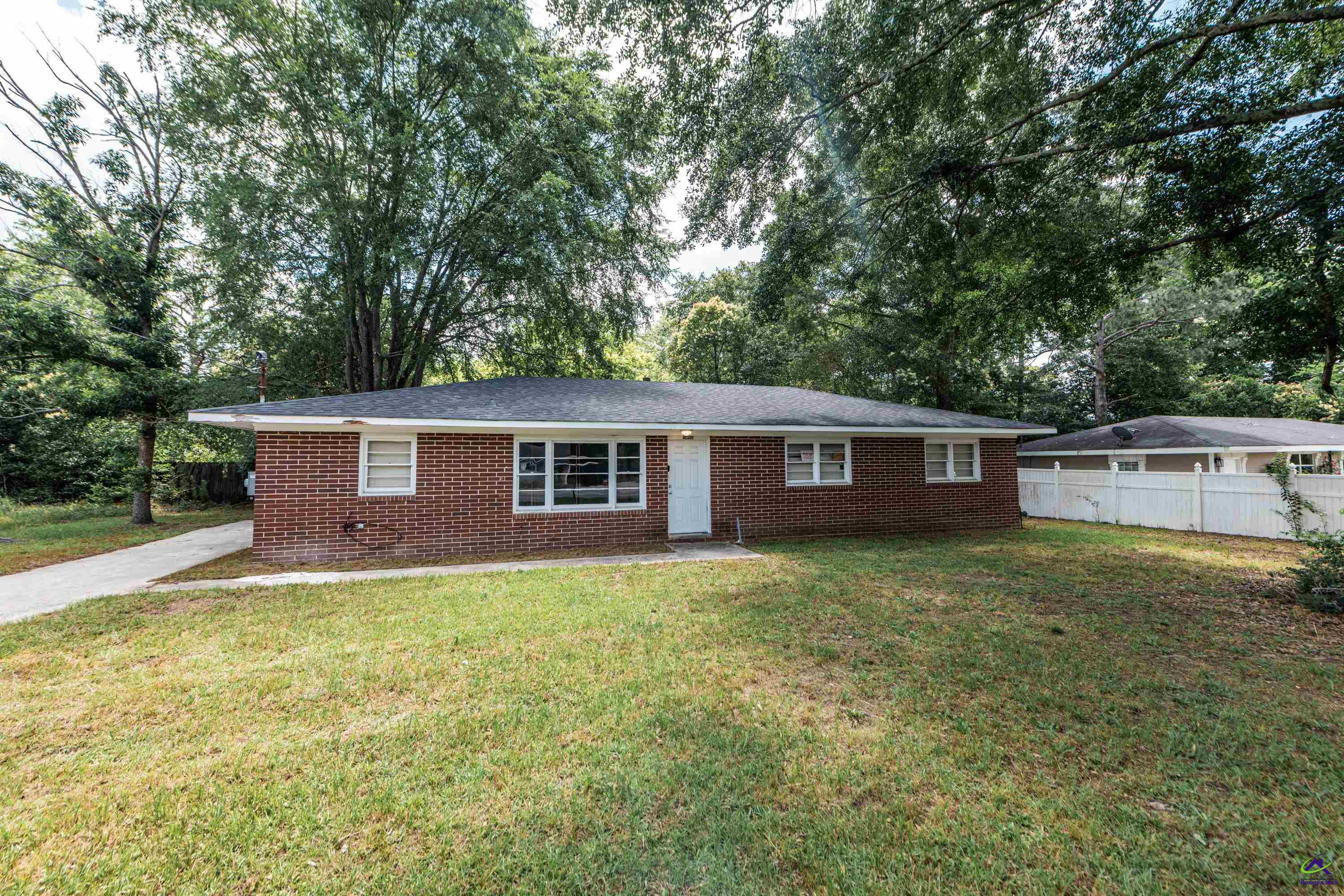 5460 Bloomfield Drive Property Photo 1