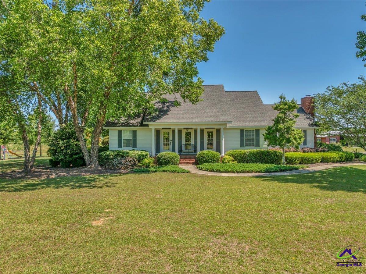 564 E Columbus Highway Property Photo 1