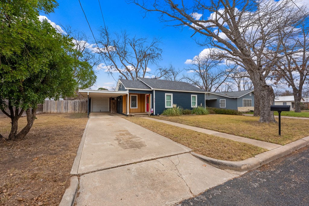 314 W Hackberry St Property Photo 4