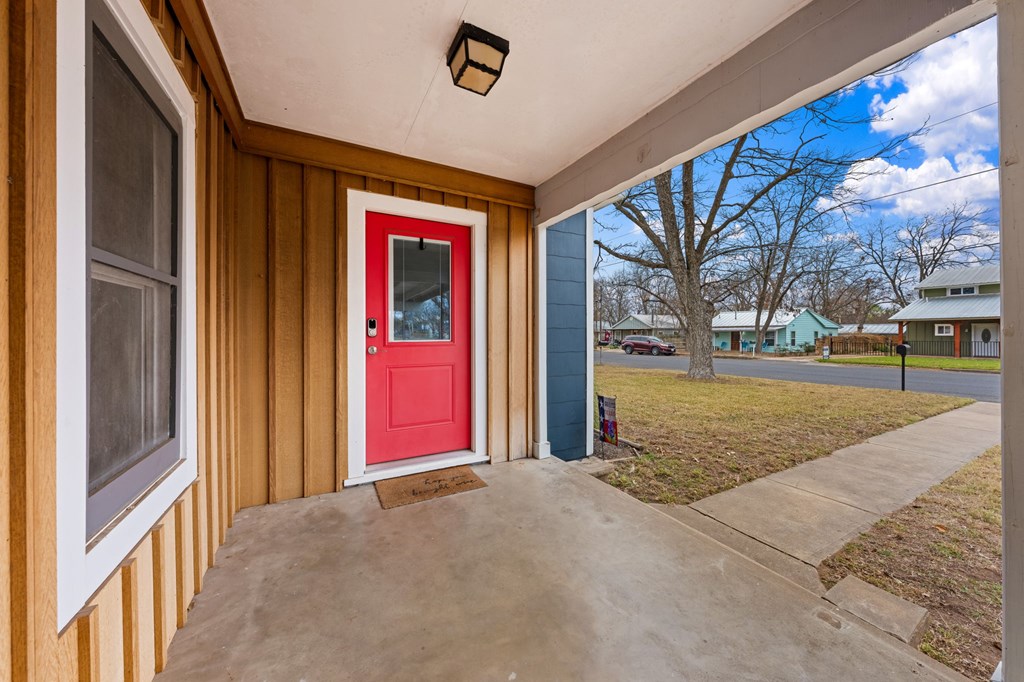 314 W Hackberry St Property Photo 6